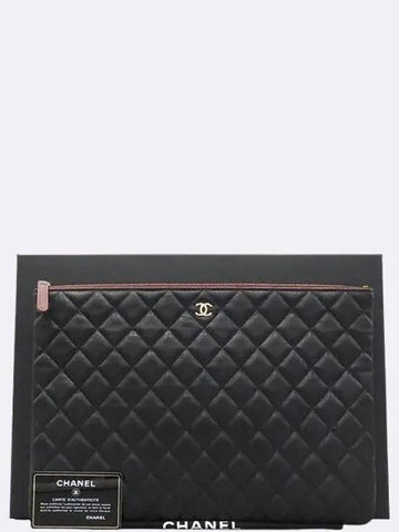 A82552 Black Caviar Classic Large CC Gold Logo Clutch Chanel