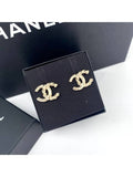25C Women s Basic CC Logo Season Earrings Gold ABE953 Chanel
