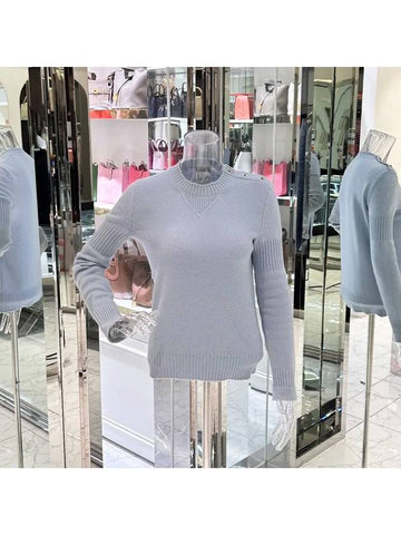 15B Turnlock Cashmere Pullover 34 Sky Blue 4ET1587 Chanel