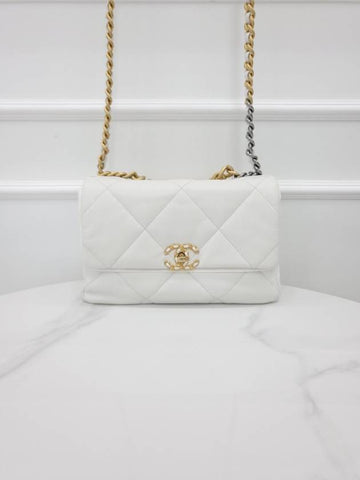 19Flap Bag White Large AS1161 Chanel