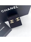 25C Women s Basic CC Logo Season Earrings Gold ABE953 Chanel